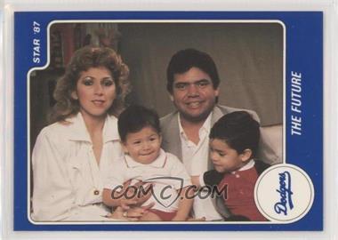 1987 Star Fernando Valenzuela Dodger Phenom - [Base] #13.1 - Fernando Valenzuela (Famly Photo)