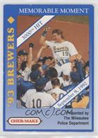 Robin Yount (Greeted by Teammates) [Good to VG‑EX]