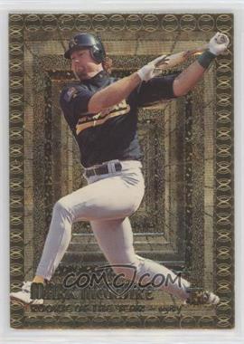 1995 Topps Embossed - [Base] - Golden Idols #107 - Mark McGwire [EX to NM]