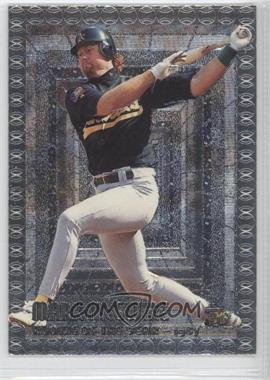 1995 Topps Embossed - [Base] #107 - Mark McGwire