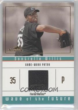2005 Fleer Showcase - Wave of the Future - Gold Patch #WF-DW.2 - Dontrelle Willis /50