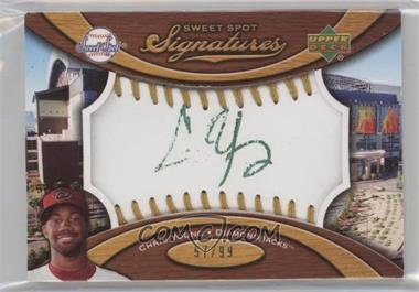 2007 Sweet Spot - Signatures Ball - Gold Stitching Green Ink #SS-YG - Chris Young /99
