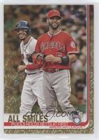 Checklist - All Smiles (Pujols Holds Betts at First) #/2,019