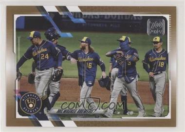 2021 Topps - [Base] - Gold #59 - Milwaukee Brewers /2021 [EX to NM]