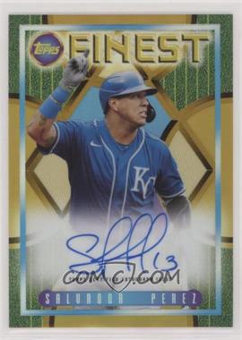 2022 Topps Finest Flashbacks - 1995 Finest Autographs - Gold Refractor #95FA-SP - Salvador Perez /15 [EX to NM]