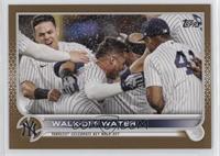 Checklist - Walk-Off Water (Yankees Celebrate Key Walk-Off) #/2,022