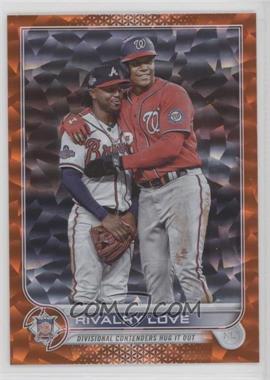 2022 Topps Update Series - [Base] - Orange Foil #US310 - Veteran Combos - Rivalry Love (Divisional Contenders Hug it Out) /299