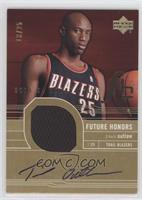 Future Honors - Travis Outlaw #/25