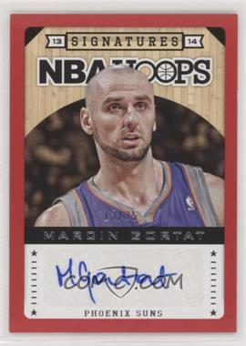 2013-14 NBA Hoops - Signatures - Red #124 - Marcin Gortat /25