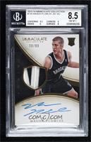 Rookie Patch Autographs - Mason Plumlee [BGS 8.5 NM‑MT+] #/99