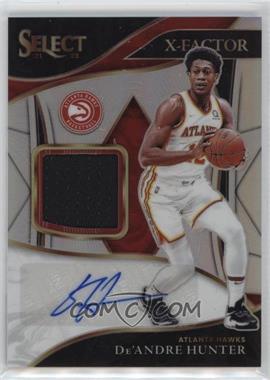 2021-22 Panini Select - X-Factor Memorabilia Signatures - Silver Prizm #XF-DAH - De'Andre Hunter /99