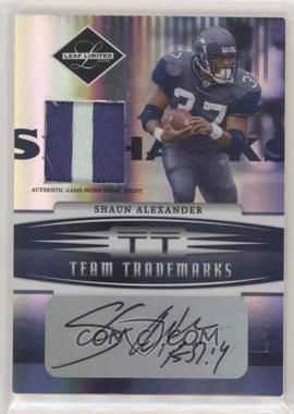 2006 Leaf Limited - Team Trademarks - Signature Prime Materials #TT-36 - Shaun Alexander /25