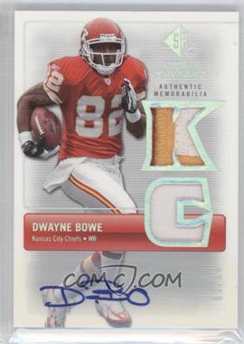 2007 SP Rookie Threads - Rookie Threads - Holofoil Autographs #RT-DB - Dwayne Bowe /10