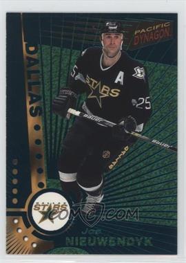 1997-98 Pacific Dynagon - [Base] - Emerald #38 - Joe Nieuwendyk