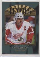 Steve Yzerman [EX to NM]