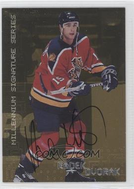 1999-00 In the Game Be A Player Millennium Signature Series - [Base] - Gold Autographs #111 - Radek Dvorak