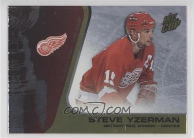 2002-03 Pacific Quest for the Cup - [Base] - Gold #37 - Steve Yzerman /325