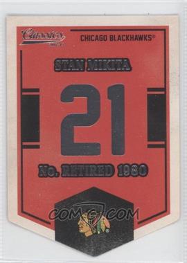 2012-13 Panini Classics Signatures - Banner Numbers #EN2 - Stan Mikita