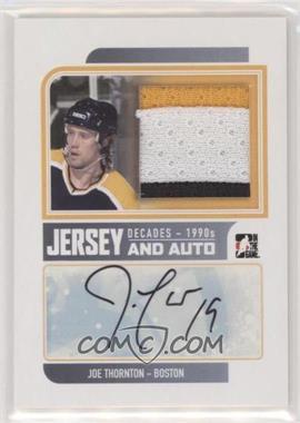 2013-14 In the Game Decades 1990s - Game Used Autograph - Silver Jersey #JA-JT - Joe Thornton /2