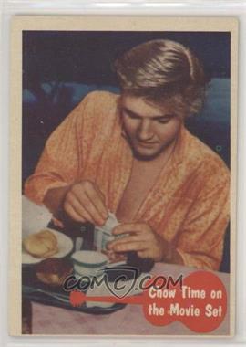 1956 Topps Bubbles Elvis Presley - [Base] #36 - Chow Time on the Movie Set