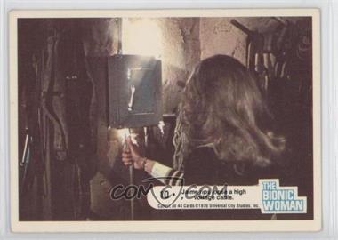 1976 Donruss The Bionic Woman - [Base] #10 - Jaime rips loose a high voltage cable.