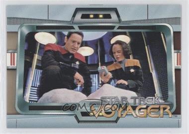 1995 SkyBox Star Trek: Voyager Season One Series 1 - Series 2 Preview #P1 - "Sneak Peek"- Star Trek: Voyager Series Two