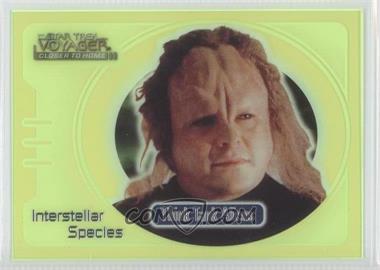 1999 Skybox Star Trek Voyager: Closer to Home - Interstellar Species Glow - Green #IS7 - Think Tank Aliens