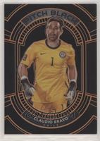 Claudio Bravo #/30