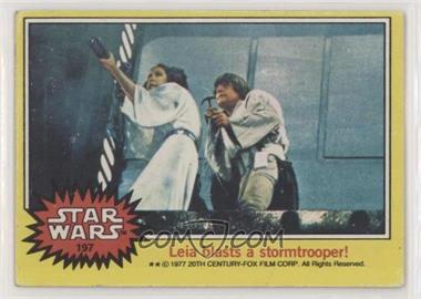 1977 Topps Star Wars - [Base] #197 - Leia blasts a stormtrooper