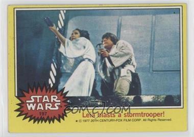 1977 Topps Star Wars - [Base] #197 - Leia blasts a stormtrooper