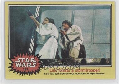 1977 Topps Star Wars - [Base] #197 - Leia blasts a stormtrooper