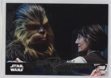 2016 Topps Star Wars: The Force Awakens Series 2 - [Base] - Gold #76 - Doctor Kalonia Examines Chewbacca /100